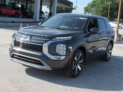 New 2025 Mitsubishi Outlander SE image 6