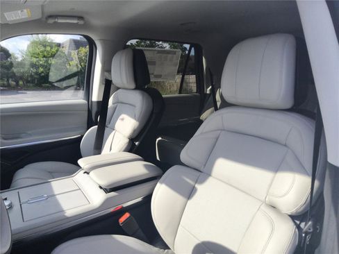 New 2026 Lincoln Navigator L Premier AWD/4WD image 14