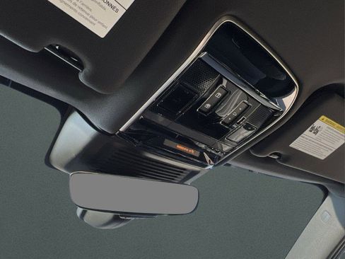 New 2025 Land Rover Range Rover Long Wheelbase SE image 28