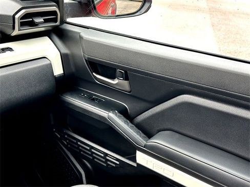 Used 2024 Toyota Tacoma TRD Off-Road image 27