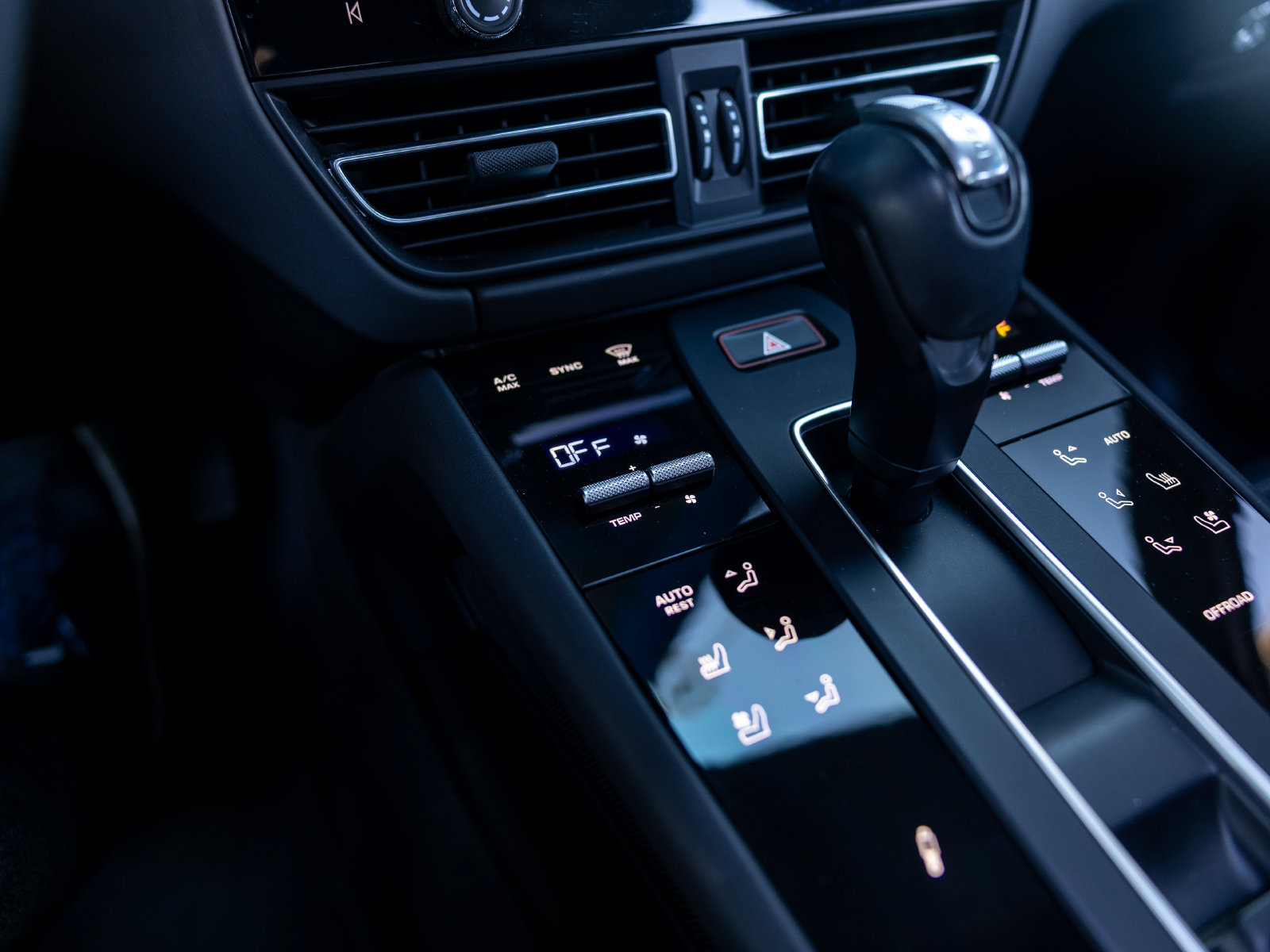 Certified 2023 Porsche Macan S AWD/4WD image 38