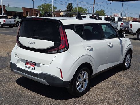 Used 2023 Kia Soul LX w/ LX Technology Package image 4