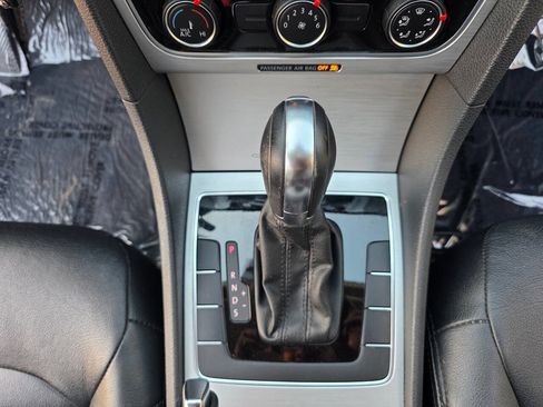 Used 2013 Volkswagen Passat 2.5 SE image 28