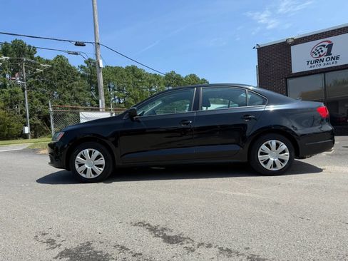 Used 2013 Volkswagen Jetta S FWD image 2