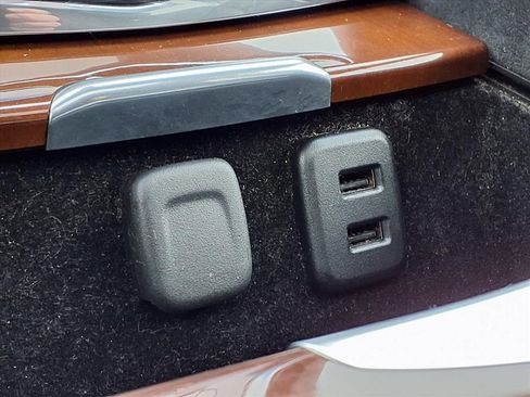 Used 2018 Cadillac Escalade Luxury image 30