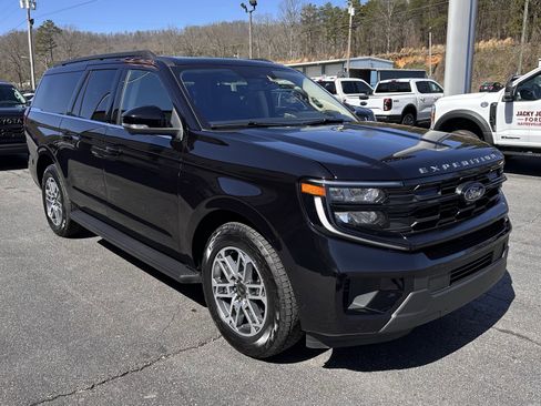 Used 2025 Ford Expedition Max Active AWD/4WD image 4