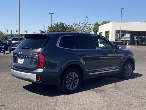 Certified 2024 Kia Telluride LX FWD image 5