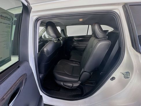 Used 2020 Toyota Highlander Limited AWD/4WD image 25