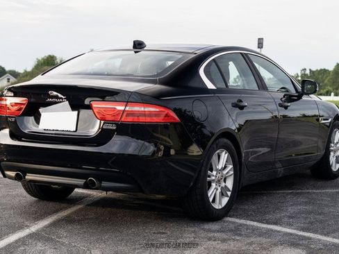 Used 2018 Jaguar XE Premium AWD/4WD image 8