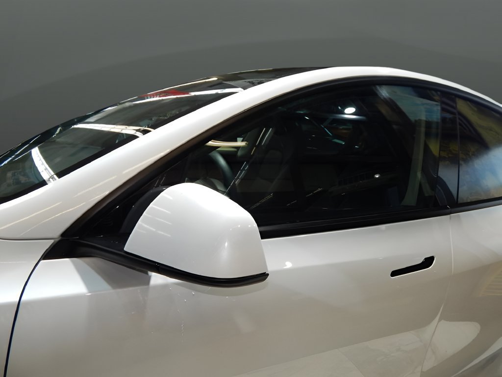 Used 2023 Tesla Model Y Long Range AWD/4WD image 28
