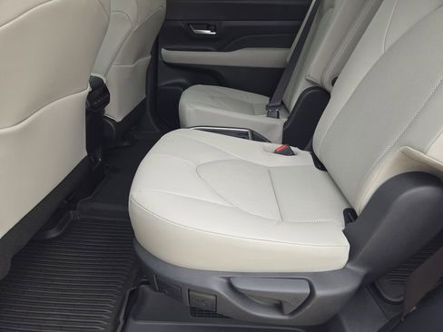 New 2026 Toyota Grand Highlander AWD Hybrid image 22