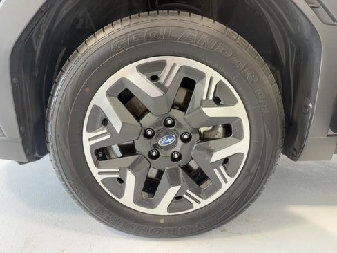 Used 2025 Subaru Forester Premium AWD/4WD image 41