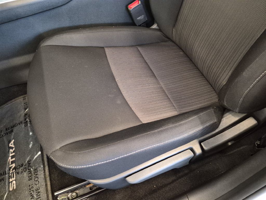 Certified 2023 Nissan Sentra SV FWD image 17