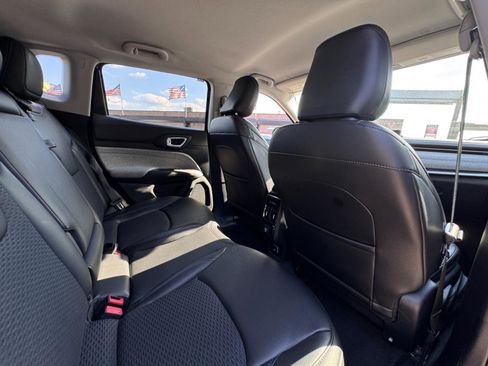 Used 2022 Jeep Compass Latitude image 27