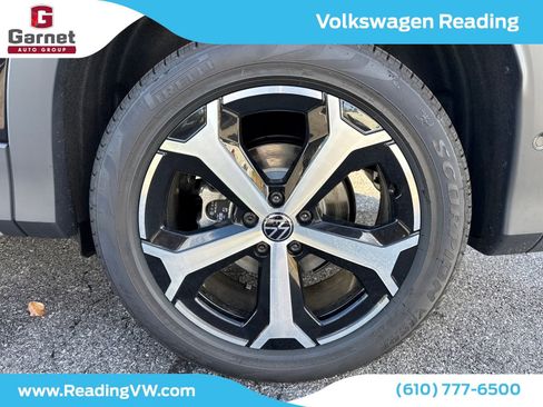 New 2026 Volkswagen Tiguan SE image 9