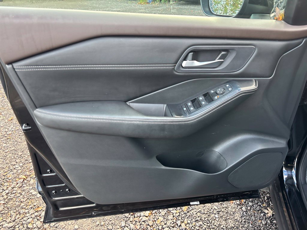 Certified 2023 Nissan Rogue SV w/ SV Premium B Package AWD/4WD image 18