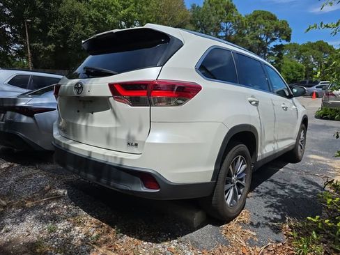 Used 2019 Toyota Highlander XLE FWD image 6