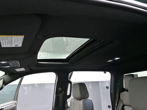 Used 2025 Chevrolet Silverado 1500 ZR2 w/ Technology Package image 29