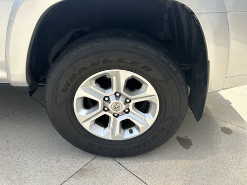 Used 2018 Toyota 4Runner SR5 AWD/4WD image 20