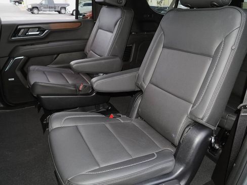 Used 2025 GMC Yukon XL Denali image 24