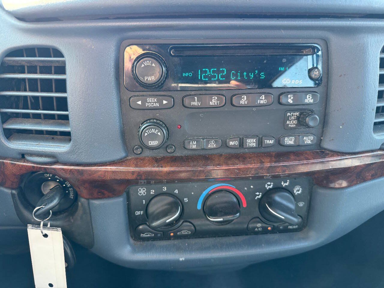Used 2001 Chevrolet Impala w/ Preferred Equipment Group FWD image 18