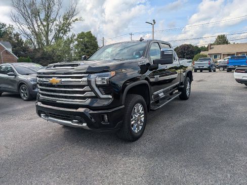 Used 2024 Chevrolet Silverado 2500 High Country w/ Technology Package AWD/4WD image 3