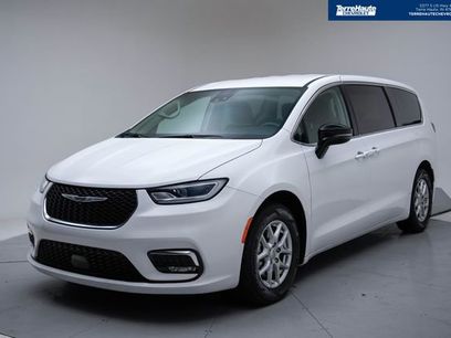 Used 2024 Chrysler Pacifica Touring-L
