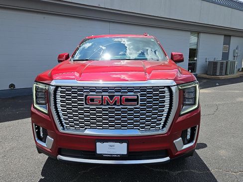 Used 2024 GMC Yukon Denali w/ Advanced Technology Package AWD/4WD image 6
