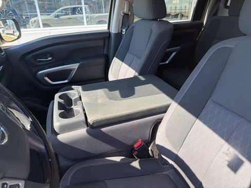 Used 2022 Nissan Titan SV image 20