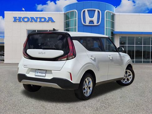 Used 2024 Kia Soul LX w/ Option Group 015 FWD image 3