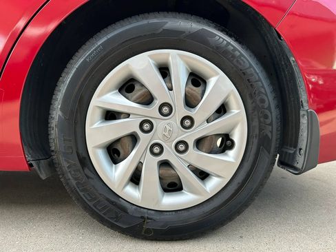 Used 2017 Hyundai Elantra SE FWD image 24