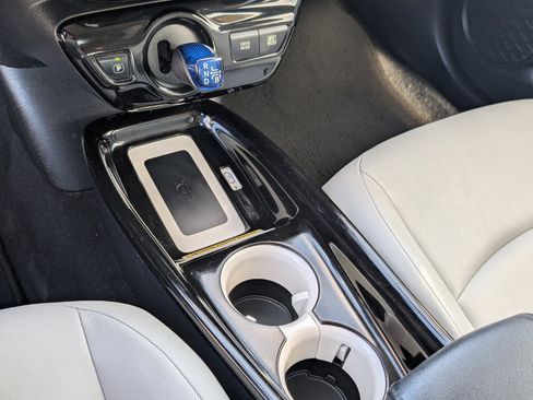 Used 2016 Toyota Prius Three Touring w/ Preferred Accessory Package image 16