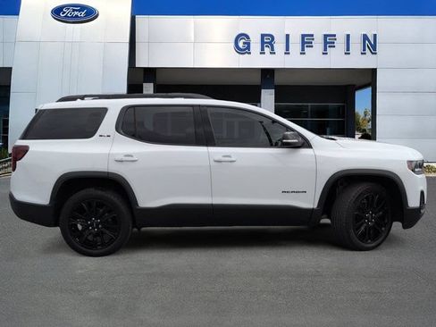 Used 2023 GMC Acadia SLE w/ Driver Convenience Package FWD image 3