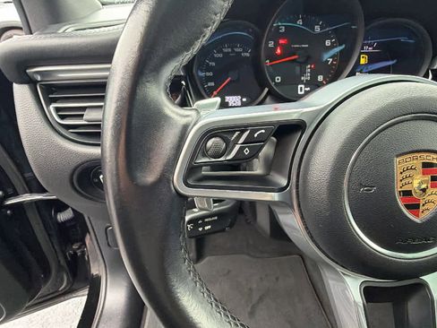 Used 2021 Porsche Macan w/ Premium Package image 19