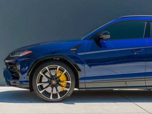 Used 2021 Lamborghini Urus AWD/4WD image 17