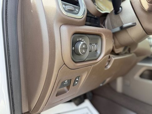 Used 2025 RAM 1500 Laramie image 12