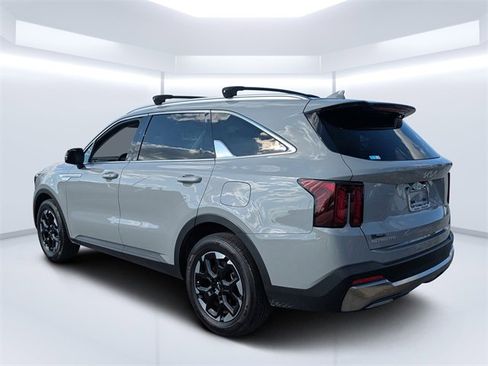 Used 2024 Kia Sorento S image 5
