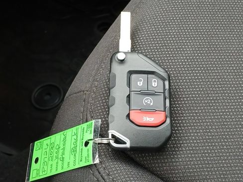 Used 2023 Jeep Gladiator Sport AWD/4WD image 15