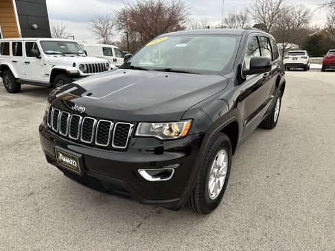 Used 2020 Jeep Grand Cherokee Laredo image 2