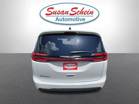 Used 2025 Chrysler Pacifica Select FWD image 25
