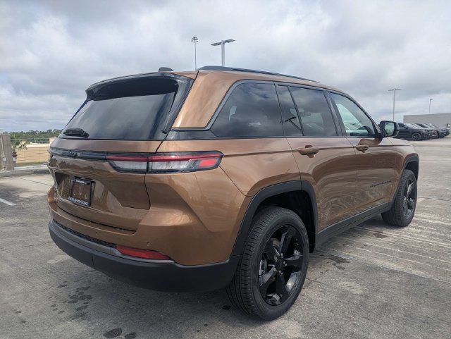 New 2026 Jeep Grand Cherokee Limited w/ Limited Altitude Package AWD/4WD image 4