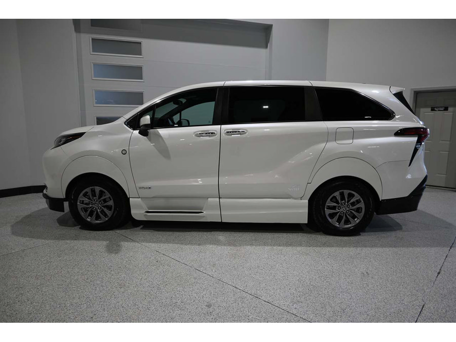 Used 2021 Toyota Sienna XLE AWD/4WD image 9