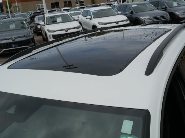 Certified 2024 Volkswagen Tiguan SE R-Line AWD/4WD image 9