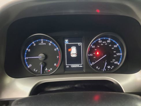 Used 2018 Toyota RAV4 LE image 29