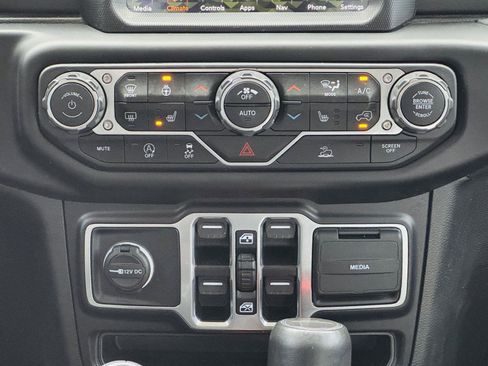 Used 2022 Jeep Gladiator Overland w/ Popular Equipment Package AWD/4WD image 18