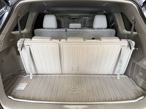 Used 2017 Toyota Highlander XLE image 19