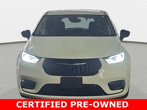 Used 2024 Chrysler Pacifica Touring-L image 2