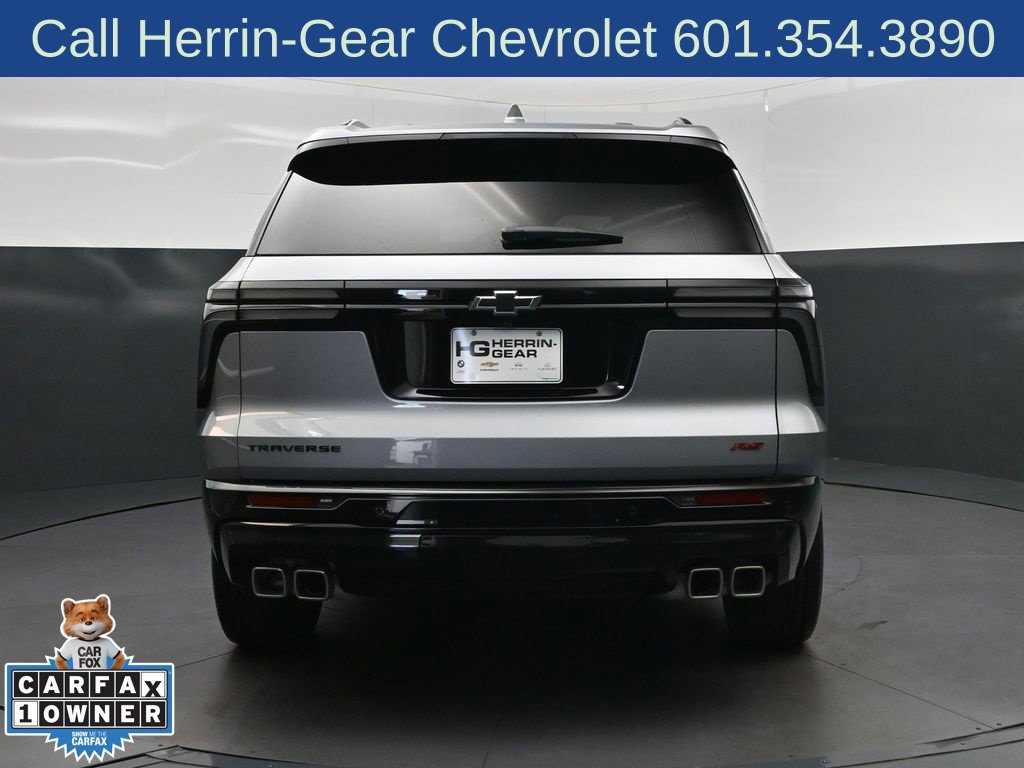 Used 2026 Chevrolet Traverse RS w/ LPO, Floor Liner Package FWD image 6