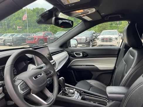Used 2025 Jeep Compass Limited AWD/4WD image 18