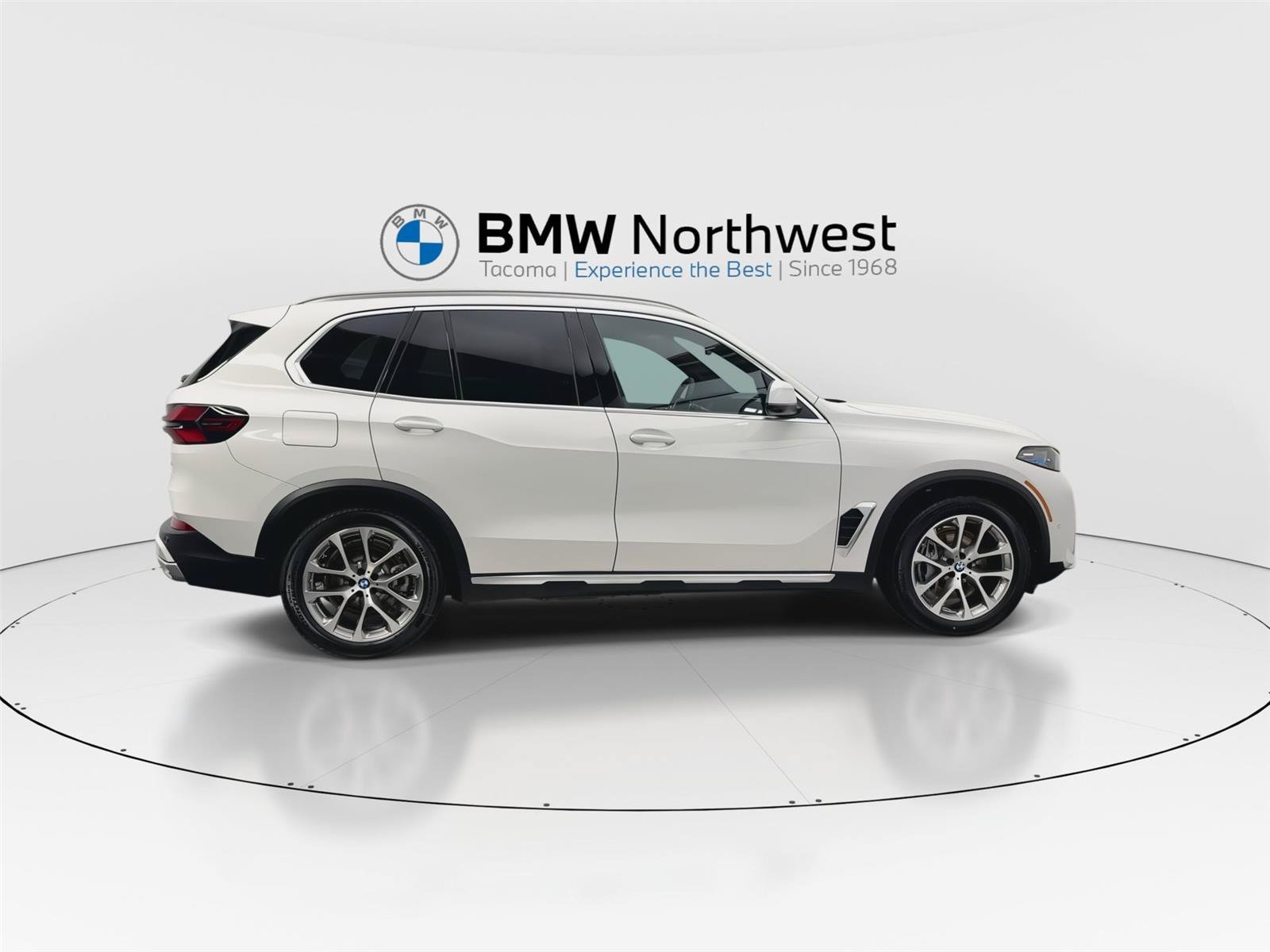 Used 2026 BMW X5 xDrive50e w/ Executive Package AWD/4WD image 4
